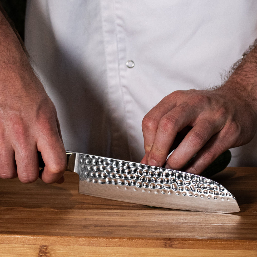 Cuchillo santoku martillado – hoja de 18 cm con filo preciso