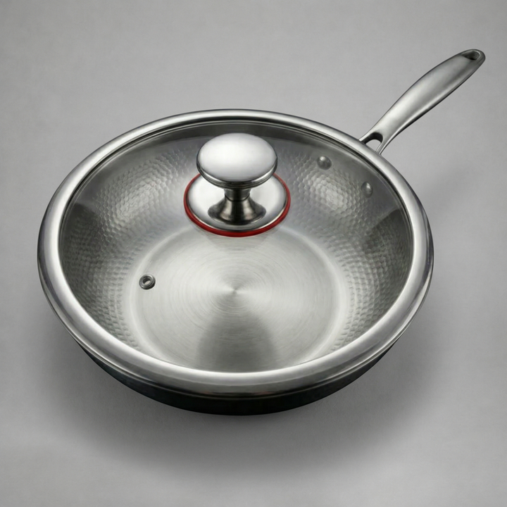 Wok de titan con fondo plano y superficie martelada